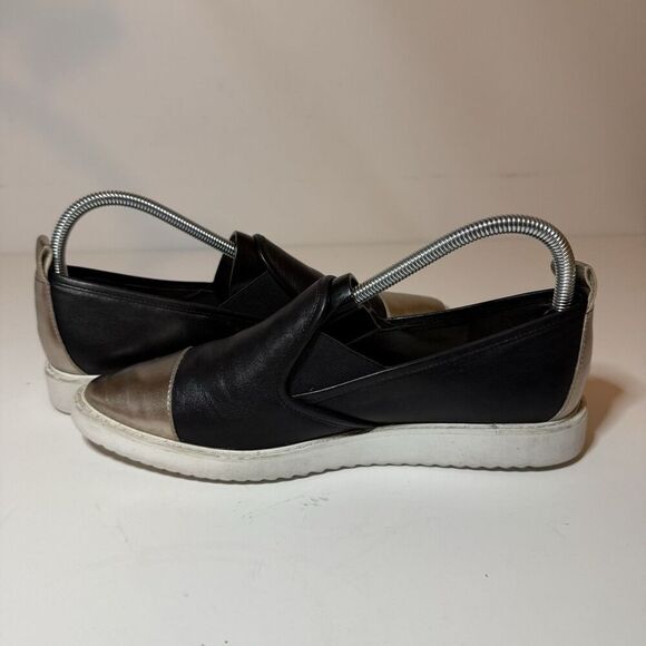 KARL LAGERFELD PARIS Cler Slip on Cap Toe Leather Shoes Size 8.5 M Black Gold - Picture 3 of 10